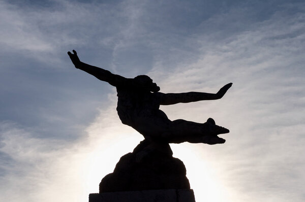 Statue Icarus