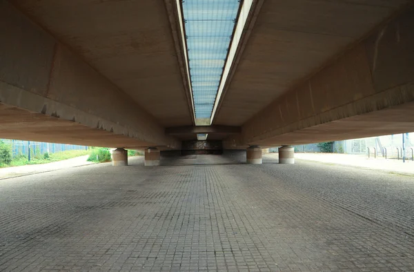 Unter der Brücke — Stockfoto