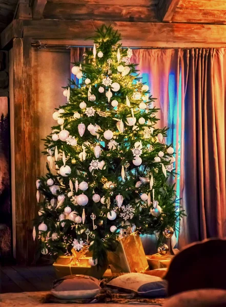 Різдво Прекрасно Оформлена Кімната Ялинкою Подарунками Під — стокове фото