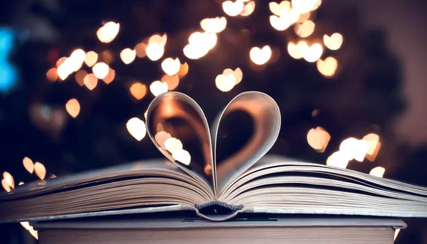 Papierbuch Herzform Auf Dem Hintergrund Von Bokeh Herzen Valentinstag Konzept — Stockfoto