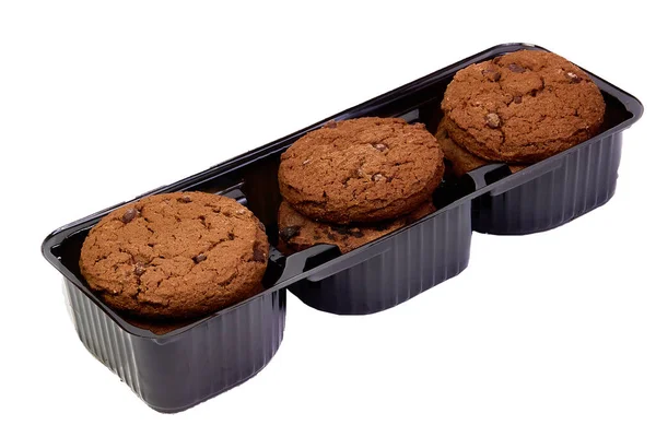 Galletas con cacao y chispas de chocolate en un primer plano sobre un fondo blanco — Foto de Stock