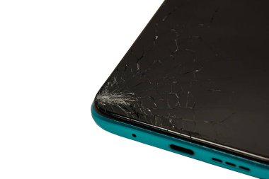Düşmeden sonra cep telefonu ekranı hasar görmüş, akıllı telefon ekranı kırılmış..