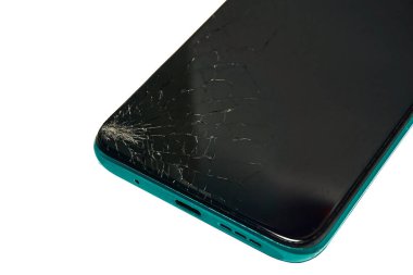 Düşmeden sonra cep telefonu ekranı hasar görmüş, akıllı telefon ekranı kırılmış..