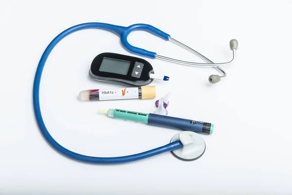 Check blood sugar level by Glucose meter, Healthcare Medical and Check up, Medicine, diabetes, glycemia, health care and people concept. — Stock Photo, Image