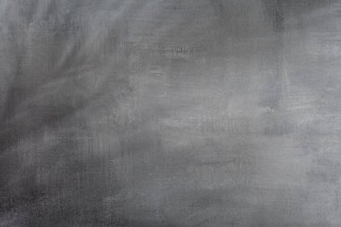 Kum rengi arka planda yeşil tropikal yaprak gölgesinin üst görüntüsü. Düz yatıyordu. Palmiye yaprağı ile en az yaz konsepti. Yaratıcı eşuzay.