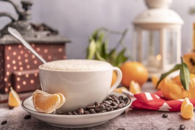 Beyaz desenli masada mandalina reçelli lezzetli kahvaltı kavramı