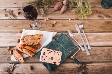 Lezzetli İngiliz Çedar peyniri, mermer peynirli ve kepçeli..