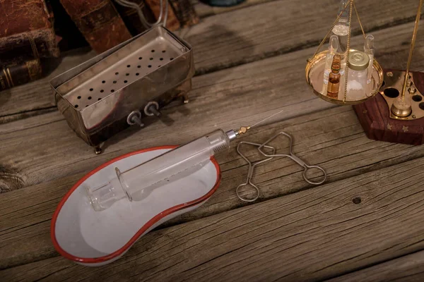 Klasik tıbbi çalışma masası. Travmatoloji ve ayak cerrahisi.