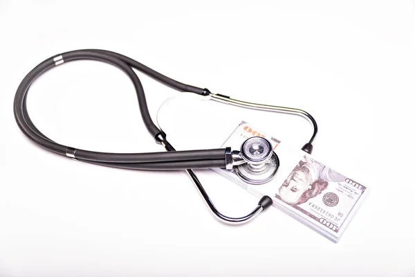 Medicinskt Koncept Stetoskop Över Dollarsedlar Isolerad Vit Bakgrund — Stockfoto