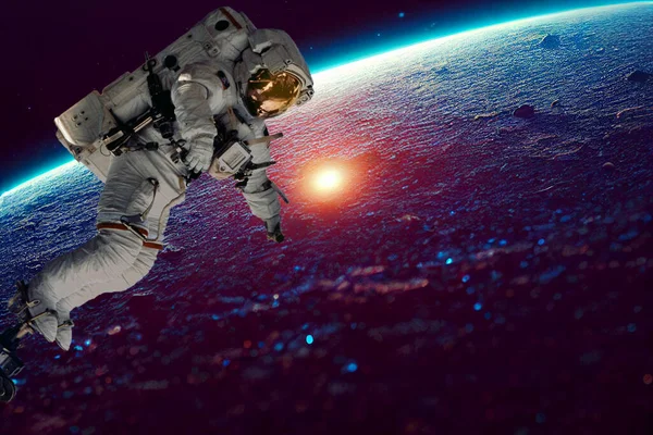 Astronaut Rymdman Gör Rymdpromenad Medan Arbetar För Rymdstationen Yttre Rymden — Stockfoto