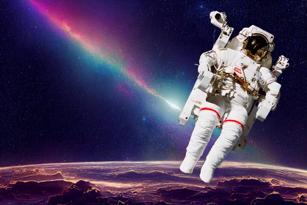 Kosmiczny Astronauta Robi Spacery Kosmiczne Pracując Dla Stacji Kosmicznej Kosmosie — Zdjęcie stockowe