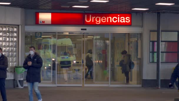 Ambulancia Móvil Cuidados Intensivos Llega Sala Emergencias Sala Emergencias Entrada — Vídeo de stock