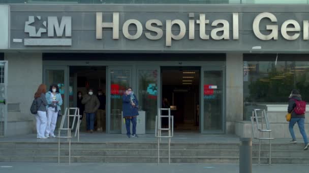 Foto Frontale Dell Ingresso Principale Dell Ospedale Paz Madrid Con — Video Stock