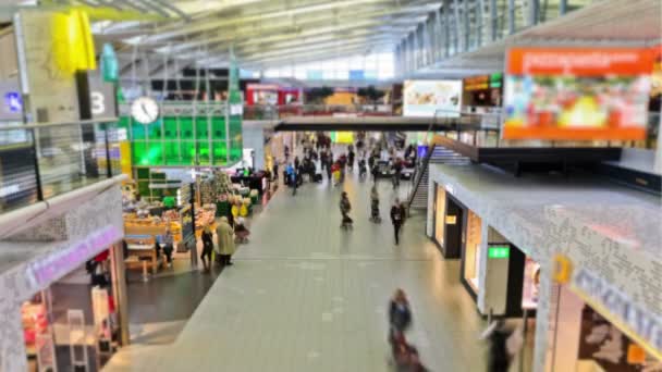 Luchthaven reizigers tijd vervallen amsterdam — Stockvideo