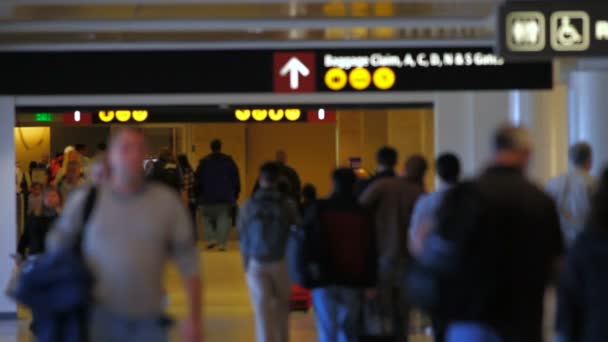 Voyageurs d'aéroport personnes — Video