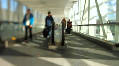 Havalimanı yolcuları geçit hareket shift tilt