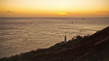 Oahu Sahili Waikiki durning sunset yakınında