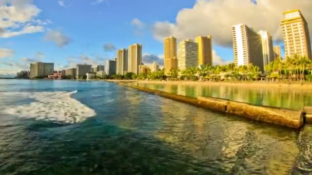 Clipe de lapso de tempo durante o pôr do sol de Waikiki — Vídeo de Stock