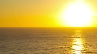 Oahu Sahili Waikiki durning sunset yakınında