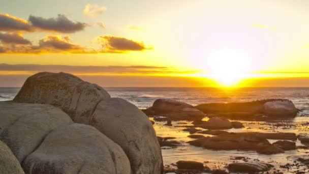 Kaapstad in Zuid-Afrika tijdens zonsondergang — Stockvideo