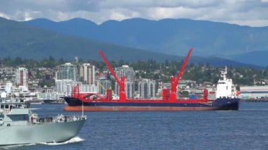 Vancouver liman Kanada Donanması gemi geçer.
