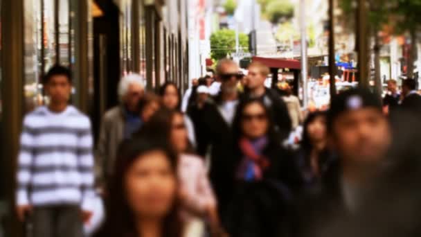 City pedestrian traffic on busy shopping street. — Stock Video