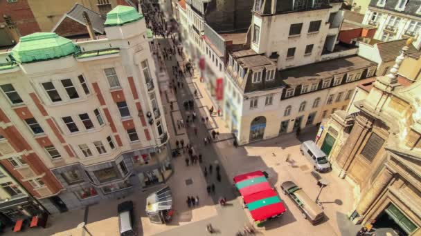 Pilný Brusel nákupních ulic. Letecký pohled. — Stock video