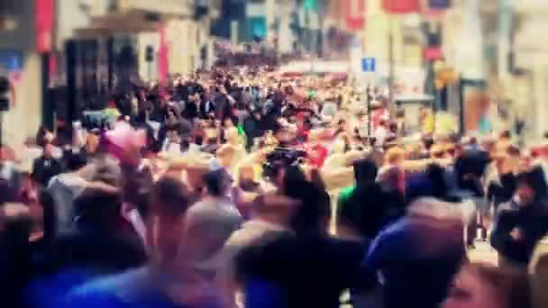 Drukke winkelstraat in Brussel. — Stockvideo