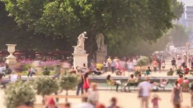 Paris'te yaya trafiği kaydırma.