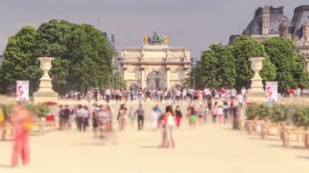 Fußgängerverkehr in Paris. — Stockvideo