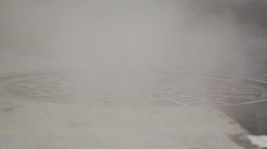 Şehirde dumanı tüten baca klip.