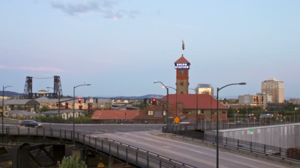 Broadway en staal bruggen in Portland — Stockvideo