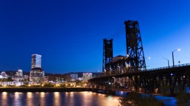 Portland cityscape alacakaranlıkta