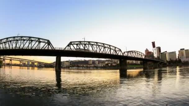 Paisagem urbana de Portland durante o pôr do sol — Vídeo de Stock