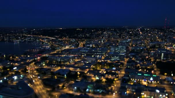 Seattle tráfico de la ciudad por la noche — Vídeos de Stock