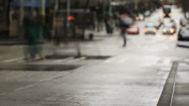 Seattle şehir trafik yağmurlu gün