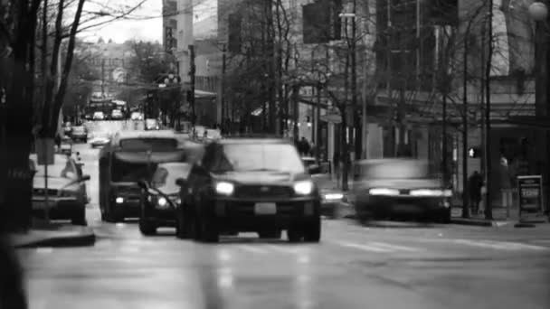 Seattle şehir trafik yağmurlu gün — Stok video