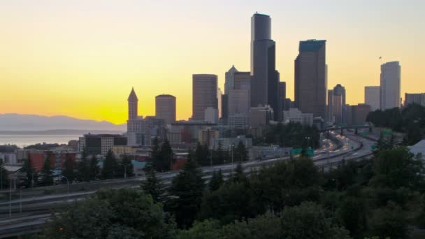 A paisagem urbana de Seattle à noite — Vídeo de Stock