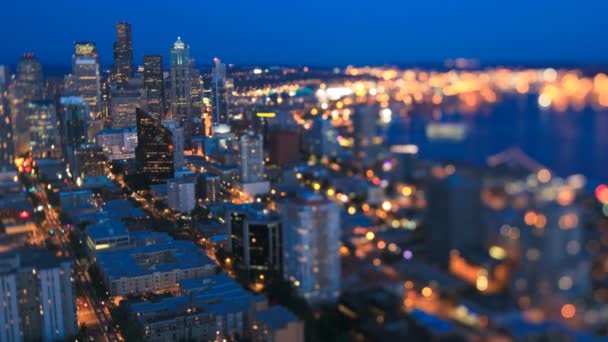 Panning Seattle cityscape at dusk — Stok Video