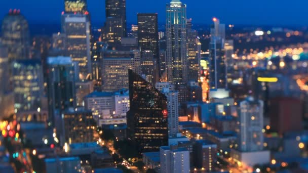 Panorámica del paisaje urbano de Seattle al atardecer — Vídeos de Stock