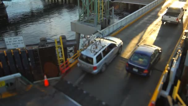 Cars disembarking from ferry — Stock Video