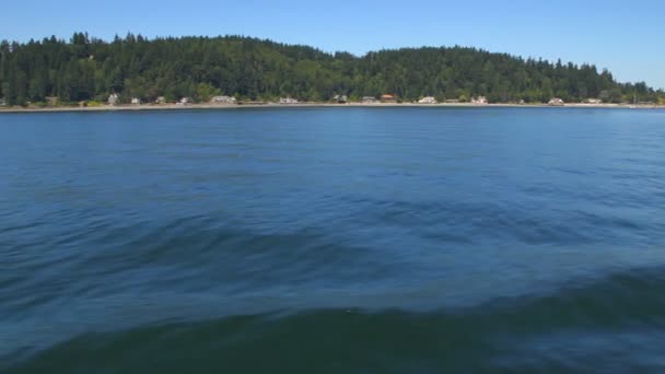 Paseo en ferry por Seattle con tierra — Vídeos de Stock