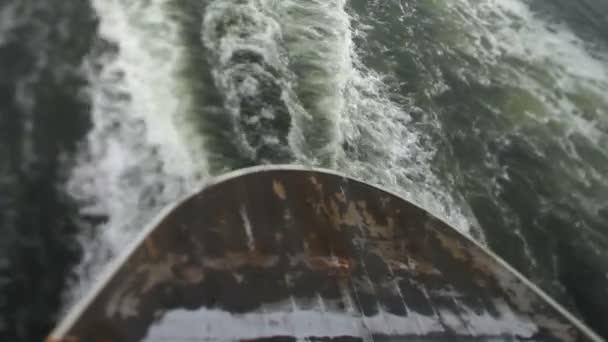 Paseo en ferry por Seattle con olas — Vídeo de stock