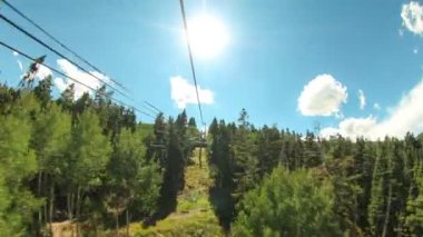 Yaz aylarında teleferik yolculuğu.