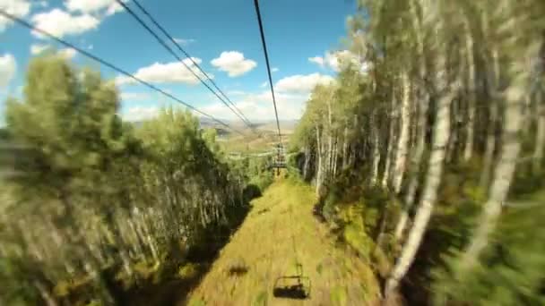 Ski lift rijden time-lapse berg af — Stockvideo
