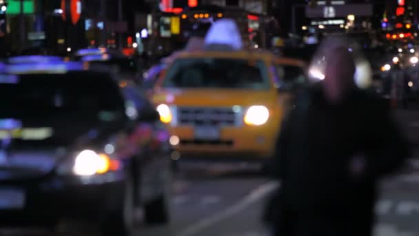 Times Meydanı'nın yoğun şehir trafik — Stok video