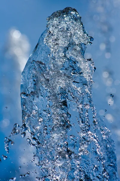 gökyüzü güneşli bir su Çeşmesi