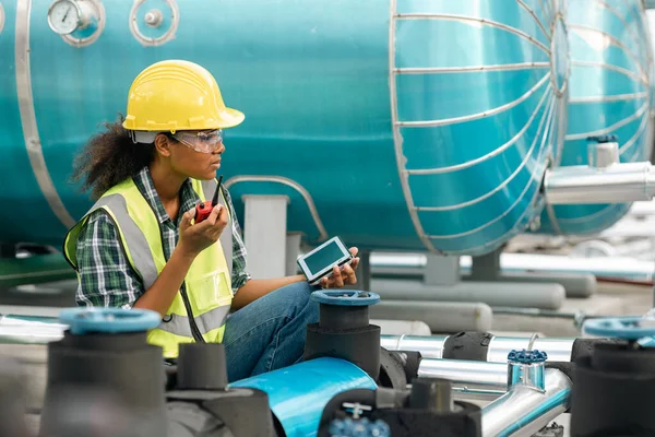 Professional Engineer Black Women Working Checking Maintenance Pipeline Construction Top Fotografia Stock
