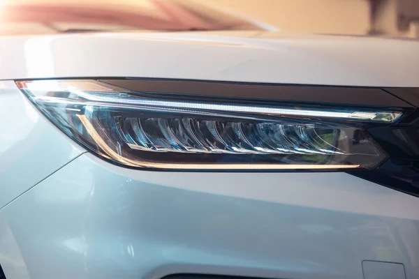 Detailní Rozsvícení Reflektoru Automobilu Skládá Led Žárovky Blinkr Odbočit Světlo — Stock fotografie