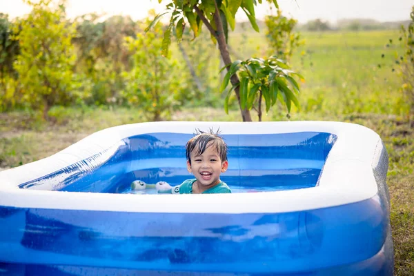 Ασιατικό Παιδί Παιδί Μικρό Αγόρι Για Χαμογελάσει Μπάνιο Παίξει Νερό — Φωτογραφία Αρχείου